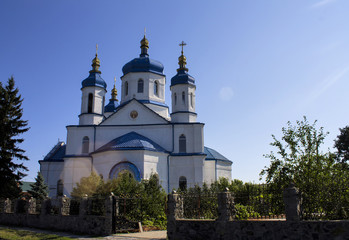 Fototapeta na wymiar Country church in Ukraine, lysyanka.