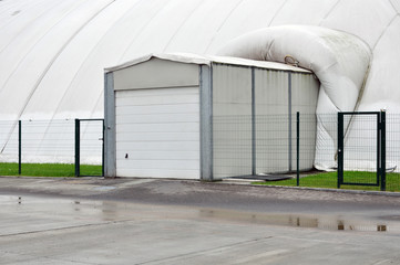 Fototapeta premium Garage entrance to the inflatable white building.