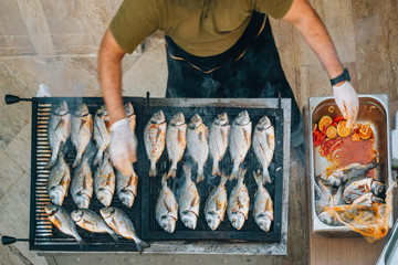 Grilling fish - 170810232