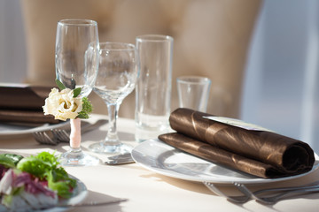 Table setting in the restaurant. floral decor on the glasses, wedding