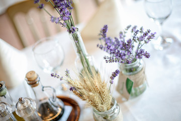 Obraz na płótnie Canvas wedding decoration table with lavender and greenery