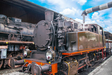 Locomotives à vapeur en gare, monument historique, Martel. Lot. Occitanie