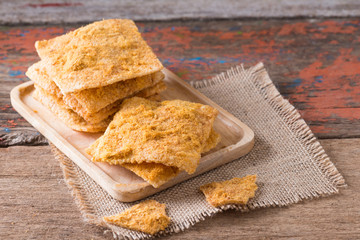 Rice cracker with dried shredded pork