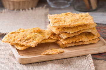 Rice cracker with dried shredded pork