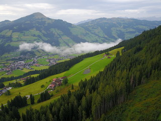 Fototapeta na wymiar Österreichische Alpen aus der Luft