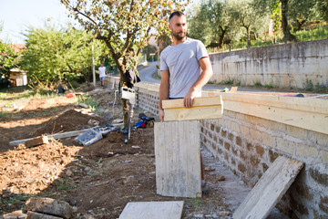 Fototapeta premium bricklayer building a new wall in a site