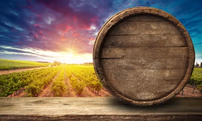 Schilderijen op glas Red wine with barrel on vineyard in green Tuscany, Italy © kishivan