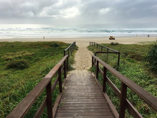 Obraz premium 海へと続く道