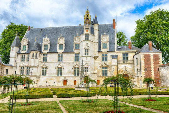 Garden and former bishop's palace in Beauvais