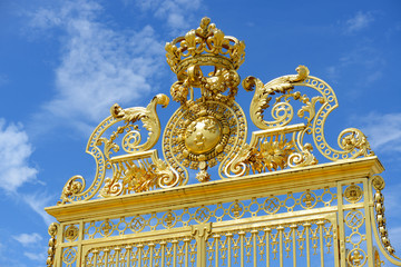 Fototapeta na wymiar Main gate of versailles. Paris, France