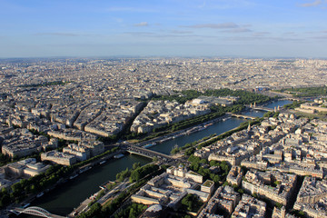 Le Seine und Paris von Oben