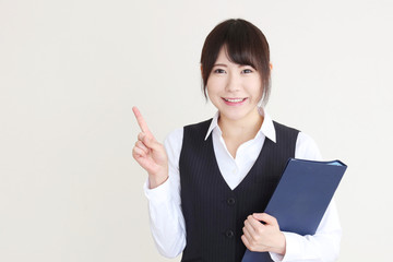 ビジネスウーマン 指差し