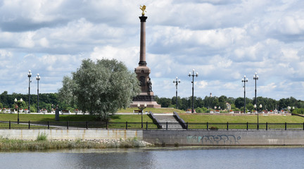 Obraz premium The Millennium Of Yaroslavl, monument, square, architecture, column, statue