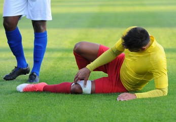 le footballeur au sol
