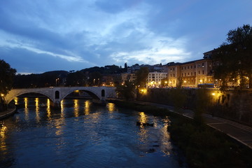 Obraz premium rome, le tibre la nuit