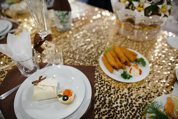 Served dishes to the table