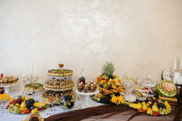 Naklejka na ściany i meble Delicious wedding desserts