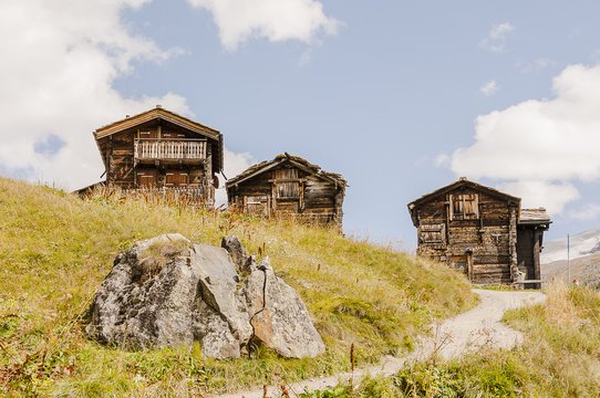 Zermatt, Dorf, Findeln, Weiler, Alm, Bergh&auml;user, Holzhaus, Stall, Bergbauer, Landwirtschaft, Alpen, Wanderweg, Sommer, Schweiz
