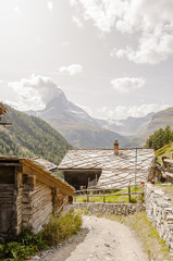 Zermatt, Alpen, Schweizer Berge, Findeln, Sunnegga, Wanderweg, Walliser Häuser, Weiler, Bergbauer, Matterhorn, Wallis, Sommer, Schweiz