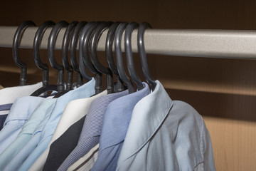 Hemd am Kleiderbügel