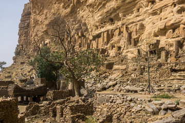 Tombs in the Bandiagara escarpment (Falaise de Bandiagara), Dogon, Mali