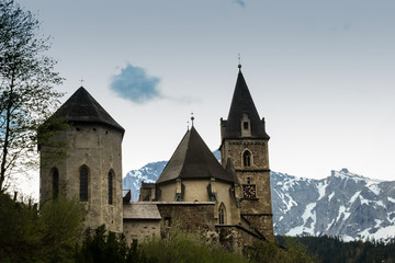 Fototapeta na wymiar Gotische Kirche St. Oswald in Erzberg