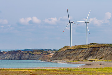 崖の上の風力発電