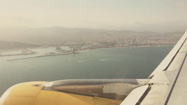 ATERISSAGE D'UN AVION VUE DE L'INTERIEUR