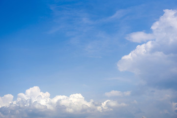Fototapeta na wymiar Fluffy cumulus clouds on blue sky