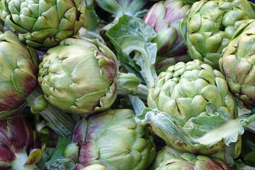 Fototapeta premium artichoke pile in detail as a background, food