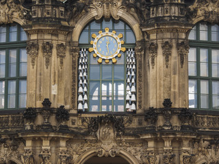 Uhr im Zwinger, Glocken aus Meissner Porzellan, Zwinger, Dresden, Sachsen, Deutschland