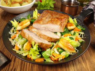 Kalbsbraten auf Gemüse