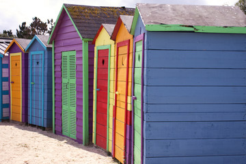 Naklejka premium alte Toilettenhäuschen bunt bemalt