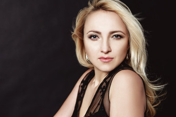 Naklejka premium close up portait of a beautiful blonde female