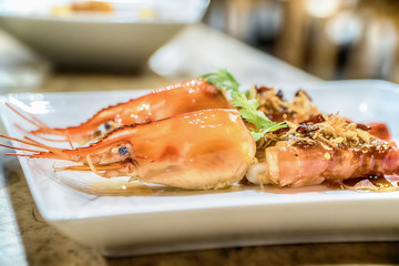 Deep fried prawns in tamarind sauce with herb