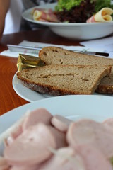 Biertisch mit traditionell fränkischer Brotzeit