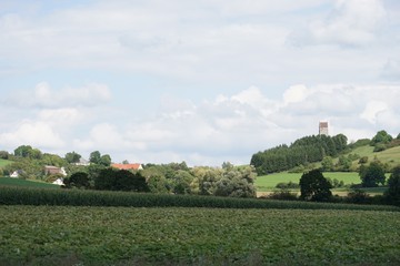Obraz premium Landschaft um Burg Katzenstein (Schwäbische Alb) - Panorama im Spätsommer