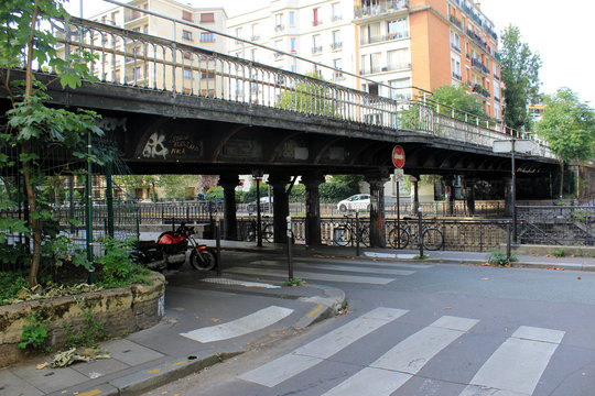 Paris - La Petite Ceinture - Avenue de Saint-Mandé