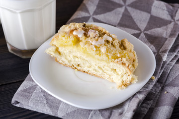 Yeast cake with pudding and rhubarb