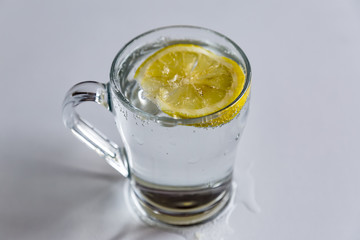 Mineral water with lemon slices served in a glass