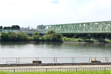 荒川河川敷 京浜東北線荒川橋梁と新河岸橋梁