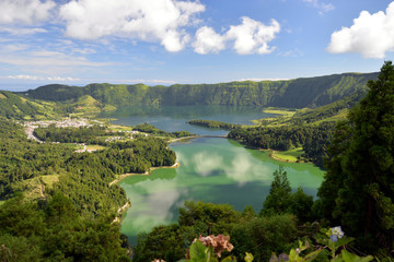 Vulkankrater Sete Citades mit Kraterseen Laguna Azul und Laguna Verde © fmb