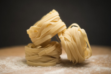 pasta cruda tagliatelle con farina