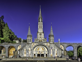 Fototapeta na wymiar Lourdes Basílica