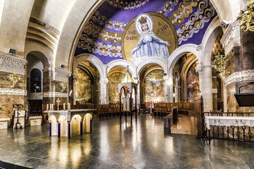Interior Basílica del Rosario (Lourdes)