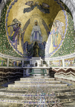 Interior Basílica del Rosario (Lourdes)