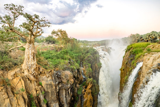 Namibia, Kunene, Kaokoland, Epupafalls des Kunene, Flu&szlig; an der Grenze zu Angola im Kaokoland