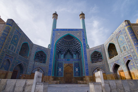 art of Masjed-e Imam or Masjed-e sha at Nash-e Jahan square, miranate column 40 meter of high, Esfahan, Iran, since 1611