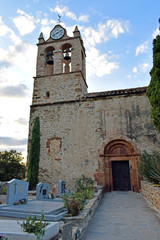 Fototapeta na wymiar Iglesia de Castelnou en Francia