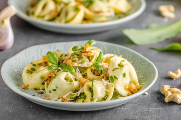 Stuffed Tortellini garlic and spinach